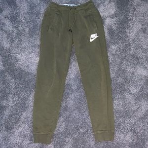 nike army green sweatpants